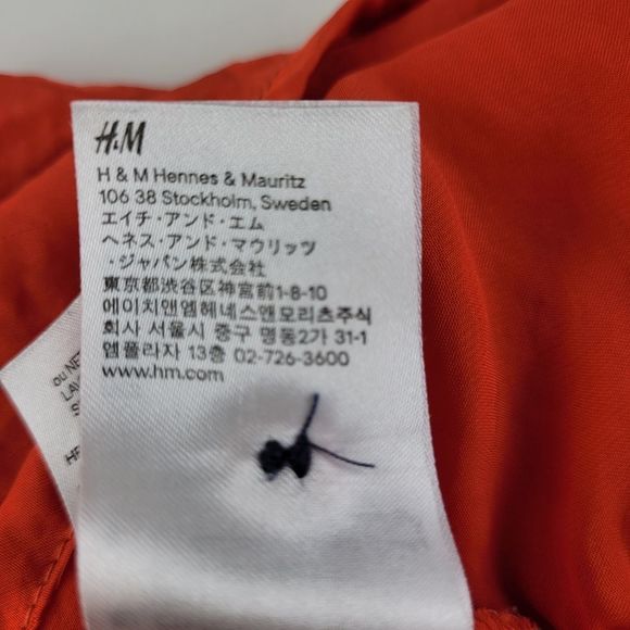 H & M Short Romper with Detailed Pockets Feels like Silk - Picture 8 of 12